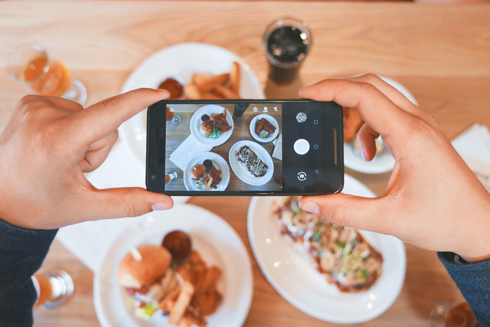 role of social media in the food industry
