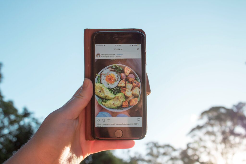 role of social media in the food industry